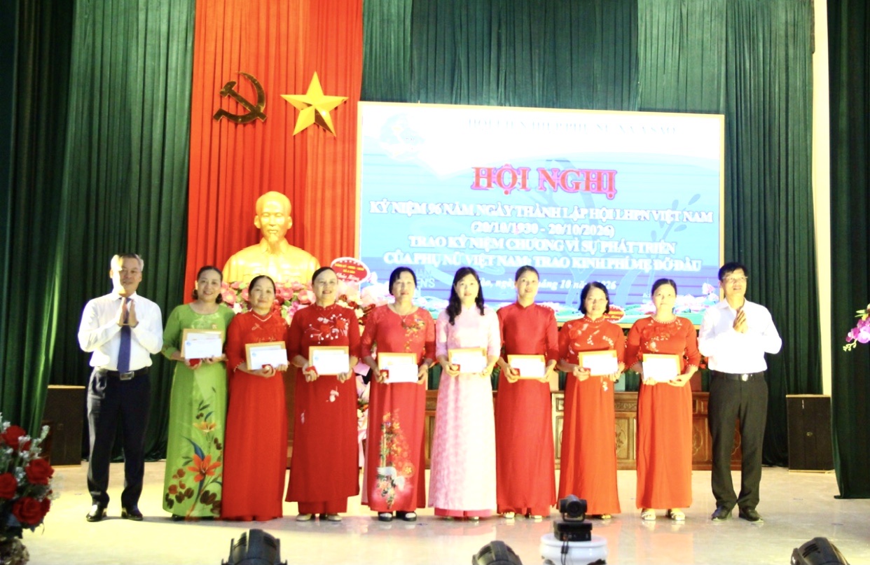 Hội LHPN xã A Sào kỷ niệm 96 năm Ngày thành lập Hội LHPN Việt Nam và 16 năm Ngày Phụ nữ Việt Nam 20/10